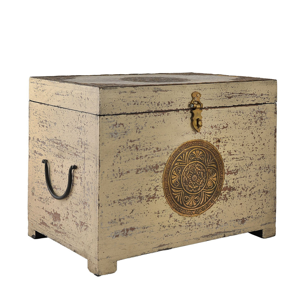 Antique Finish Vintage Trunk: White & Gold (Set Of 3) Antique Finish Vintage Trunk: White & Gold (Set Of 3)